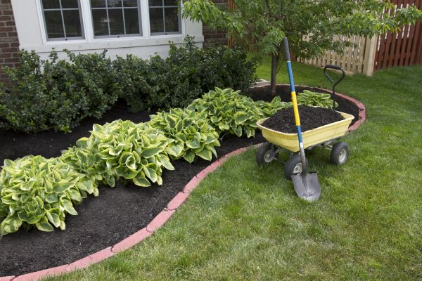 Landscape Mulching in Magnolia